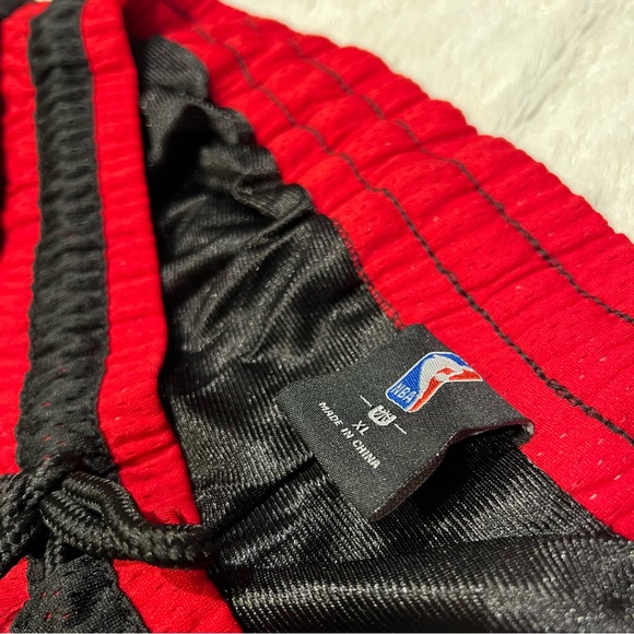 Men's Ultra Game NBA Chicago Bulls Shorts Black Red Size Medium, Large, and XL - Picture 6 of 7